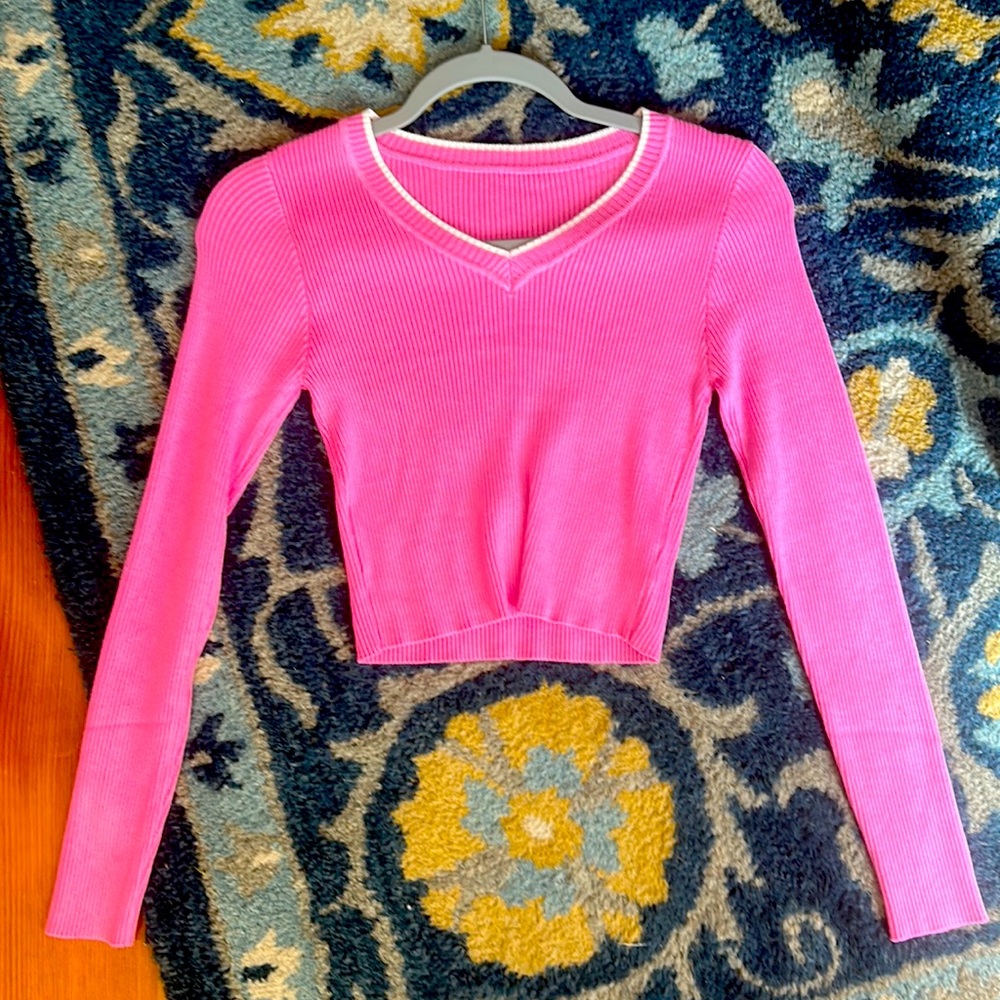 Pink long sleeve crop top with white v-neck lining